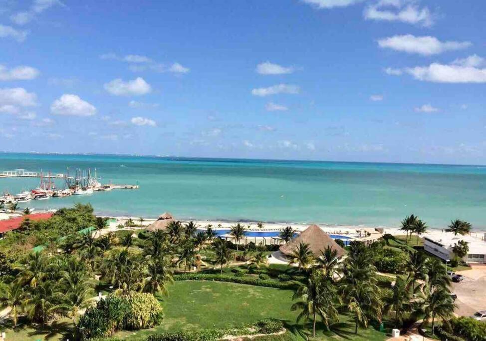 Marina Beachfront 2 Bdr Cancún