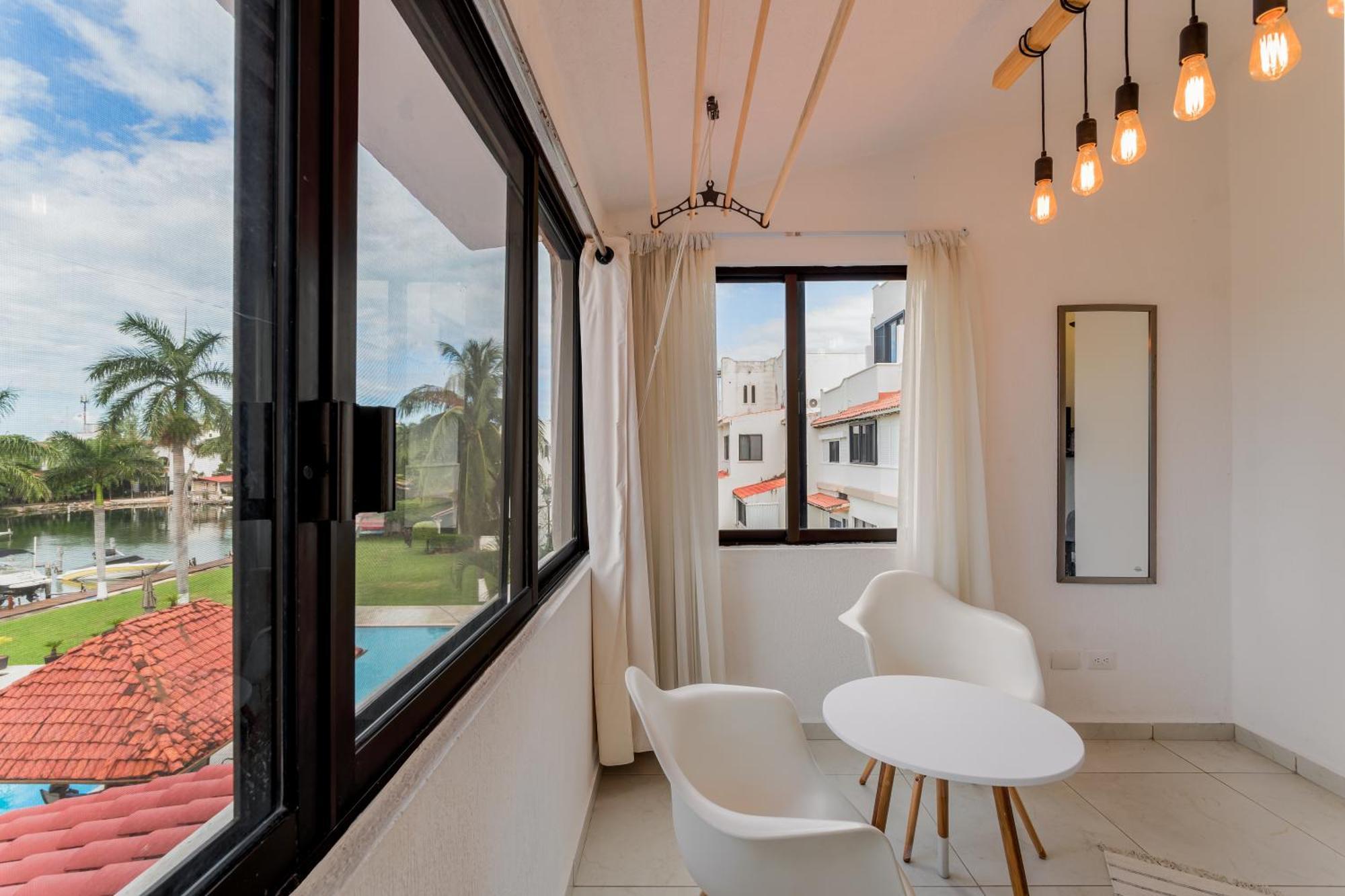 Chic Lagoon Front By Casa Paraiso