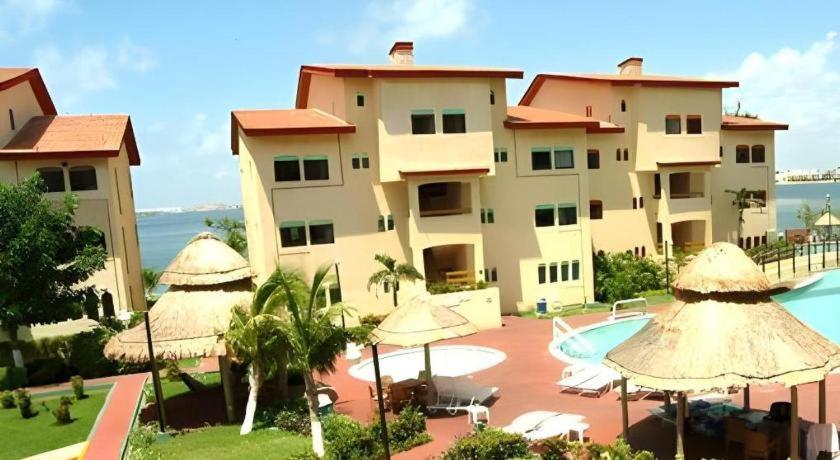 Hotel Selina Laguna Zona Hotelera 2*