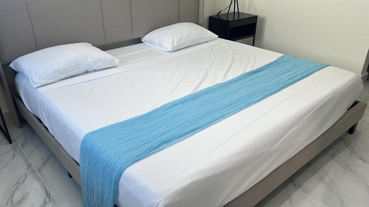 Papu - Chic Condo, View, Pool, Soccer Court Apartment