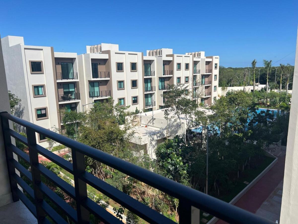 Papu - Chic Condo, View, Pool, Soccer Court Apartment