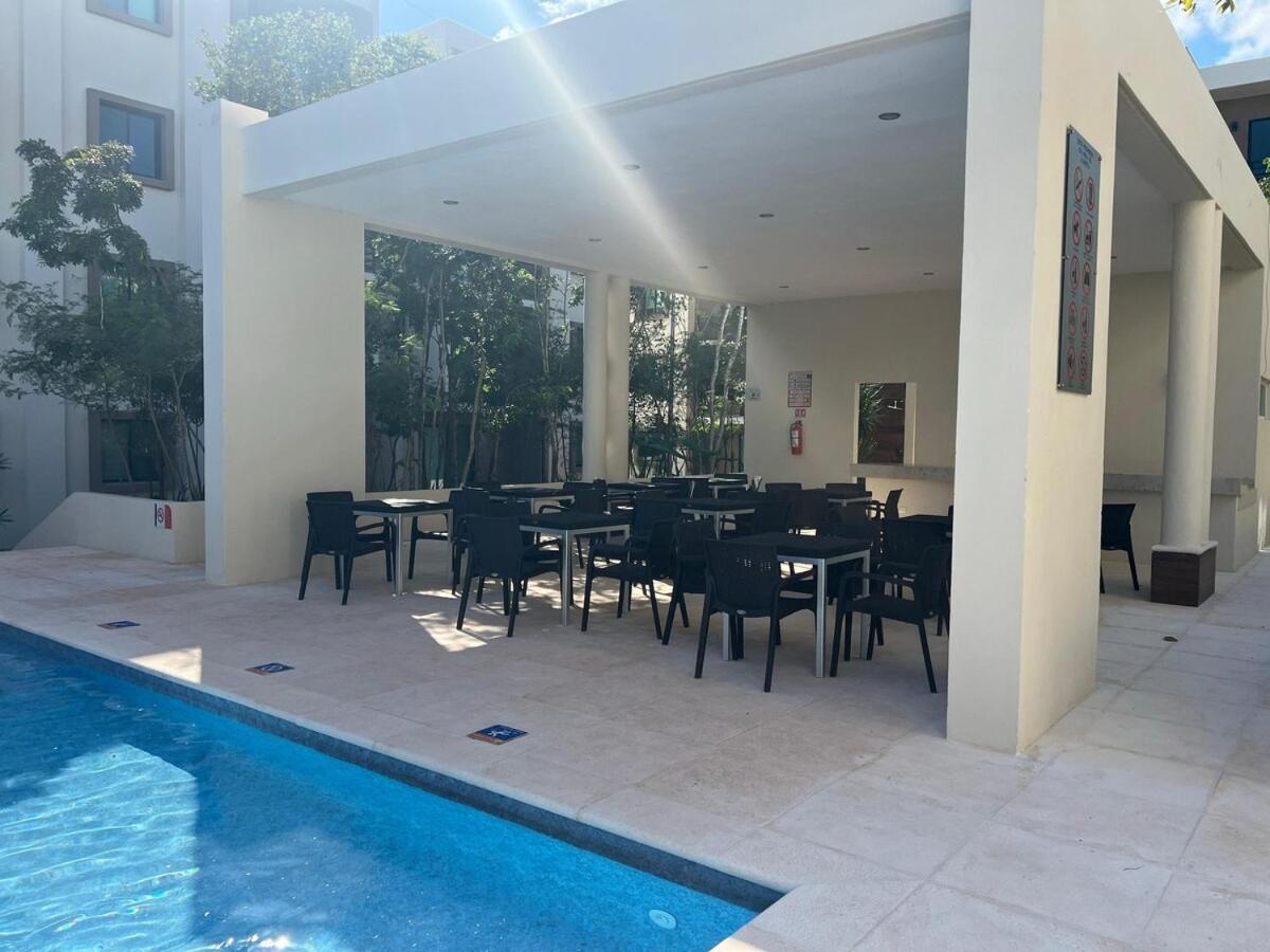 Papu - Chic Condo, View, Pool, Soccer Court Apartment