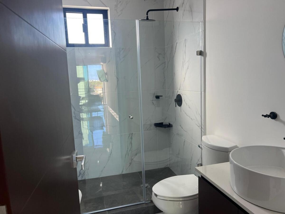 Papu - Chic Condo, View, Pool, Soccer Court Apartment
