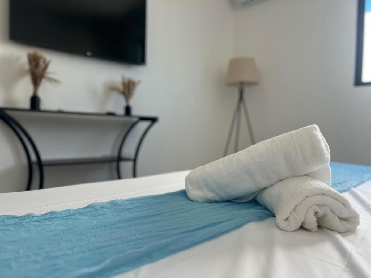 Papu - Chic Condo, View, Pool, Soccer Court Apartment