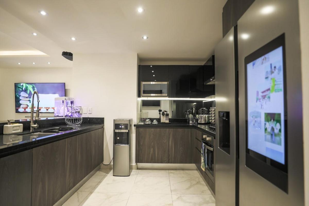 Apartment Luxury 3br Apt, Wifi 1gb, Laundry, Pools, Gym *