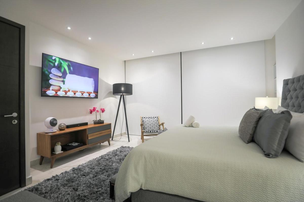 Luxury 3br Apt, Wifi 1gb, Laundry, Pools, Gym Apartment *