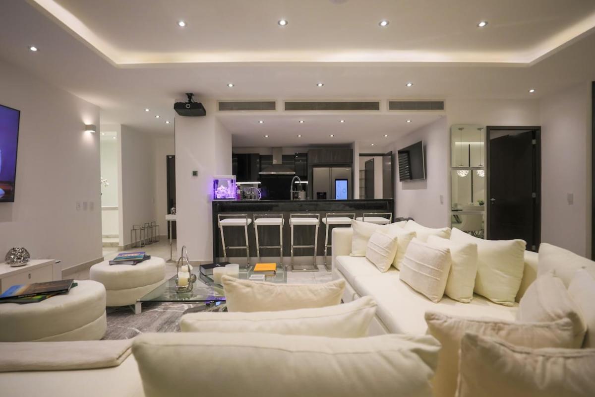 Apartment Luxury 3br Apt, Wifi 1gb, Laundry, Pools, Gym