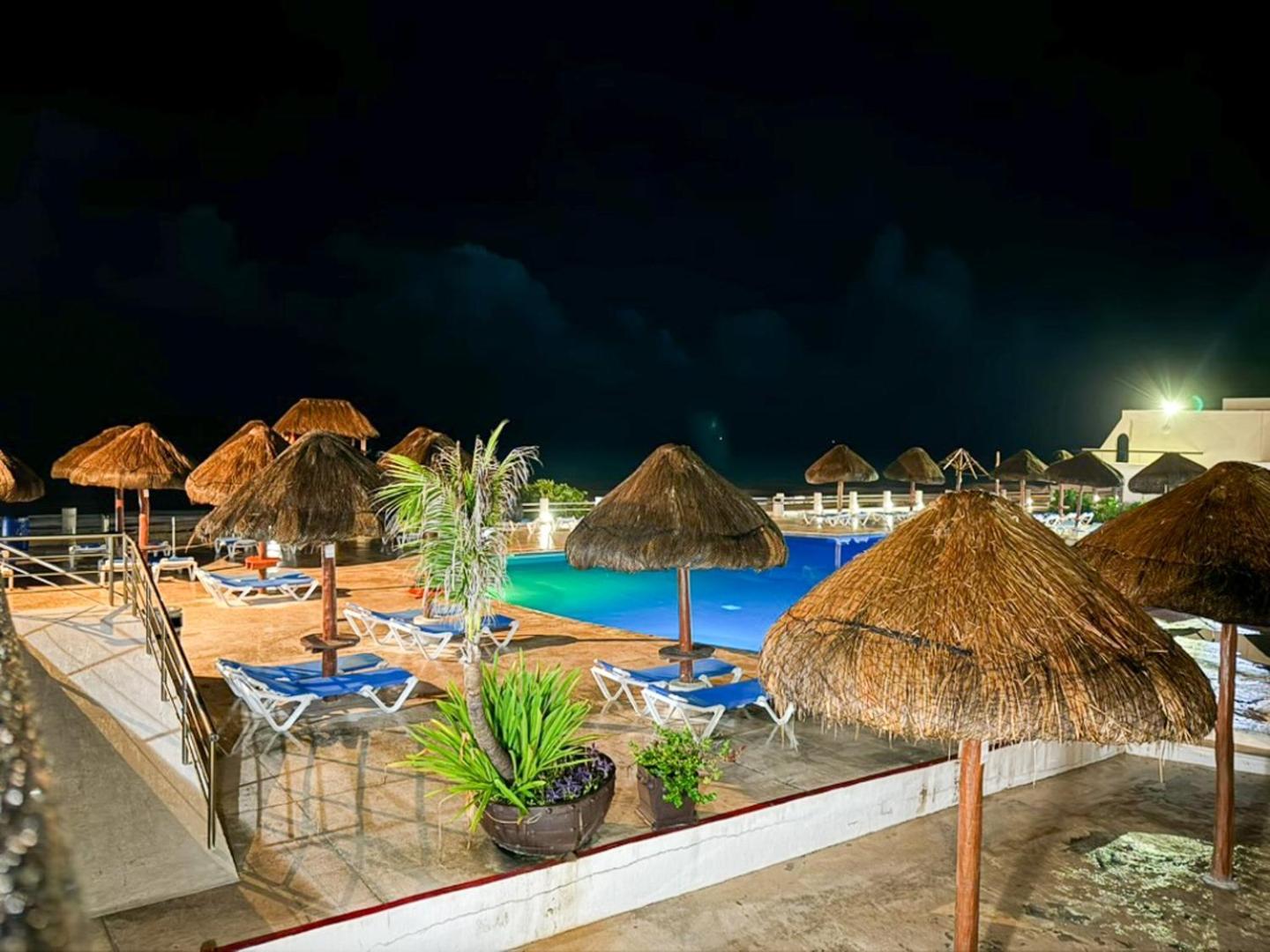 Ocean View, 2 Bedrooms, King Beds Access Apartment