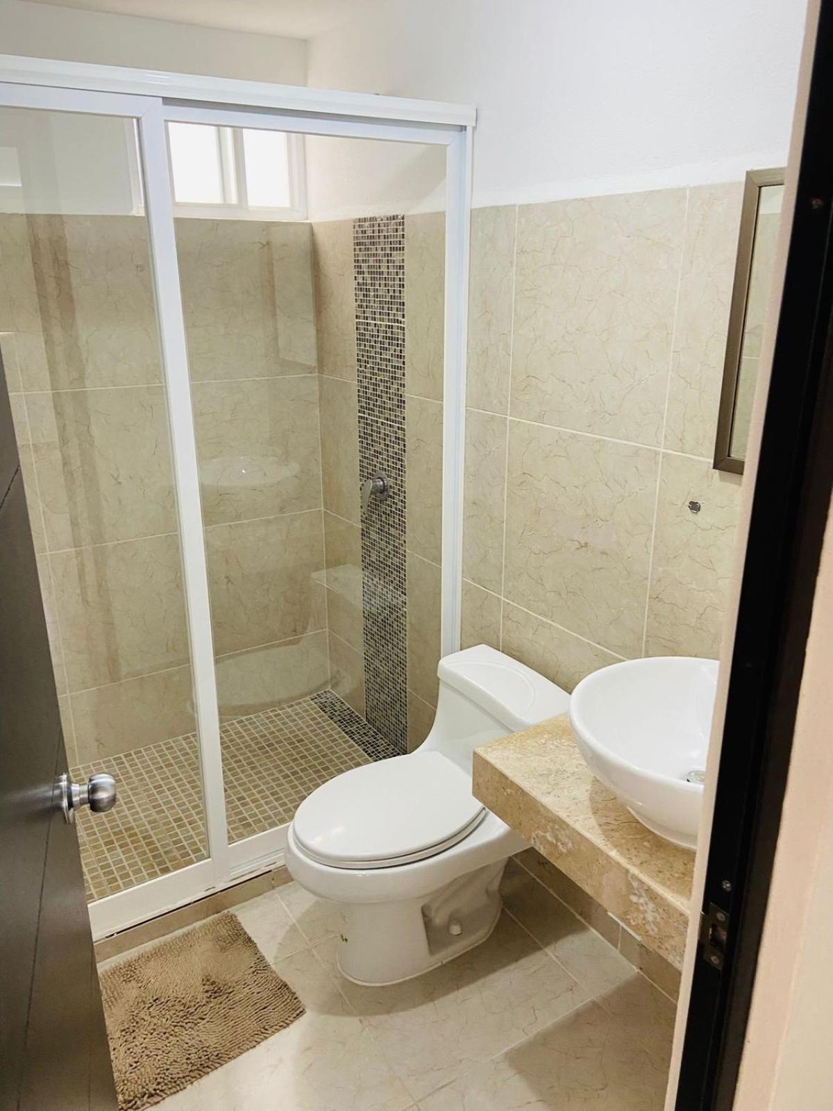 Lovely 2 Bedroom 2 Bathroom Apartment *
