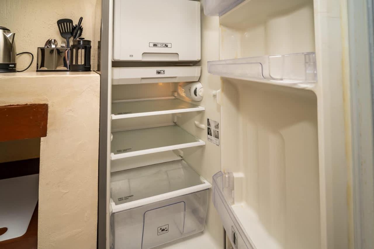 Private Entry With Patio And Ample Bathroom Apartment *