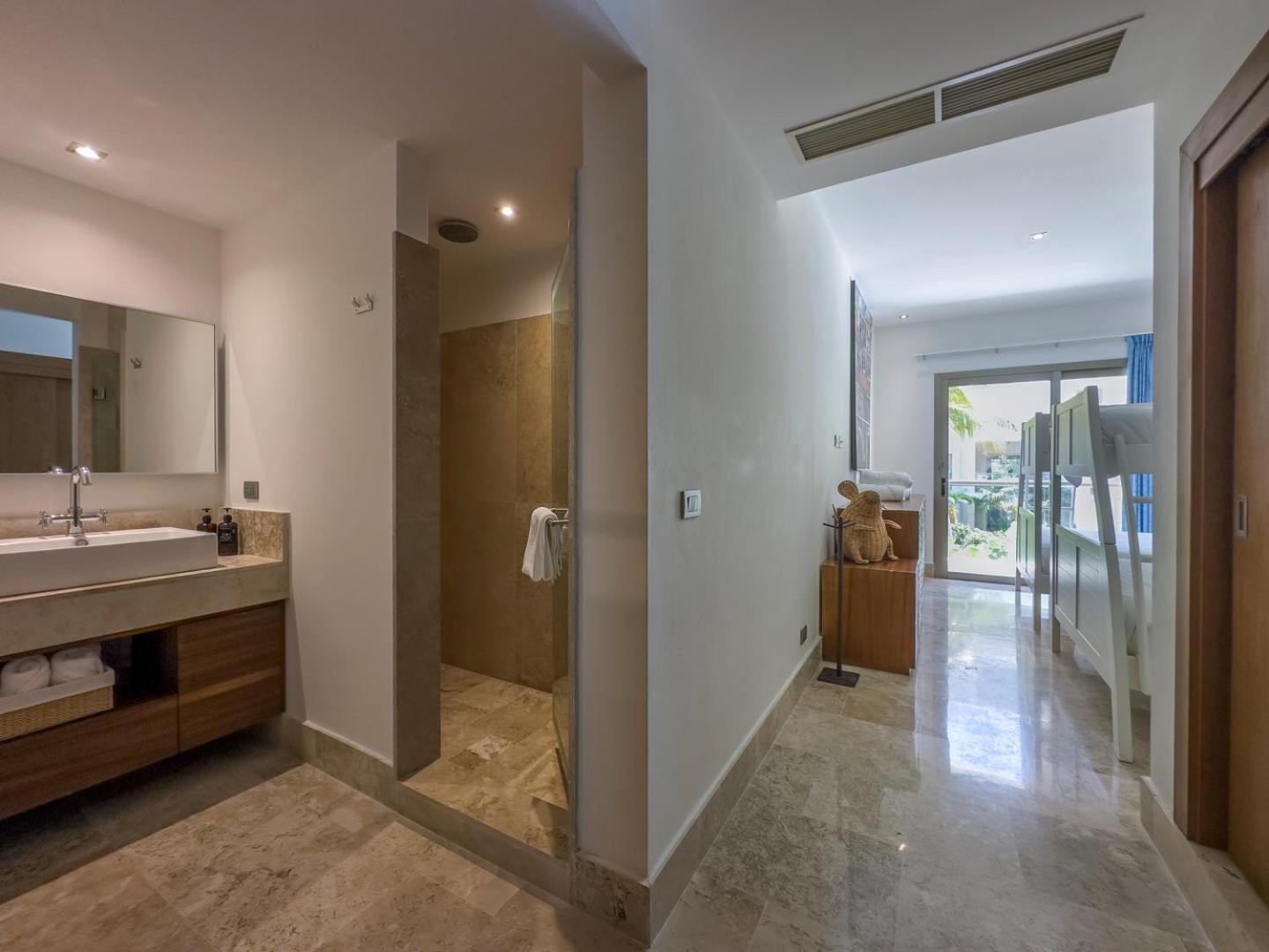 Apartment 3br Beachfront Luxury W/first Class Amenities
