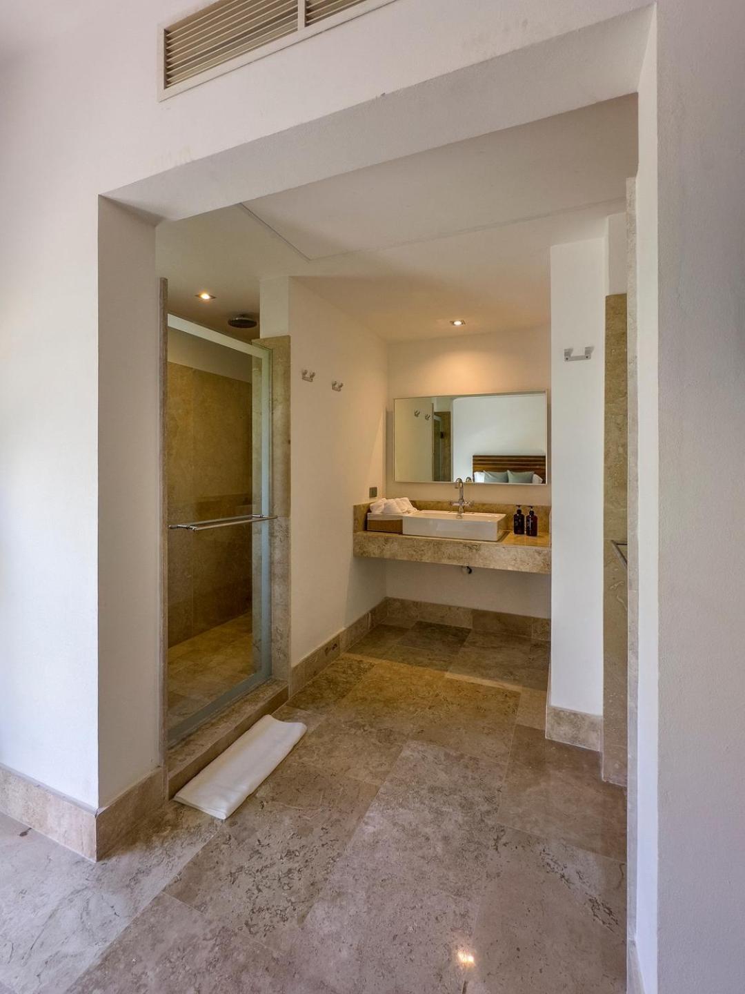 Apartment 3br Beachfront Luxury W/first Class Amenities *
