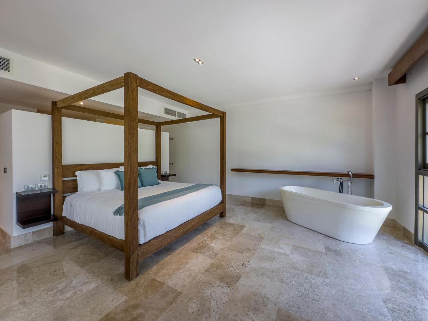 3br Beachfront Luxury W/first Class Amenities *