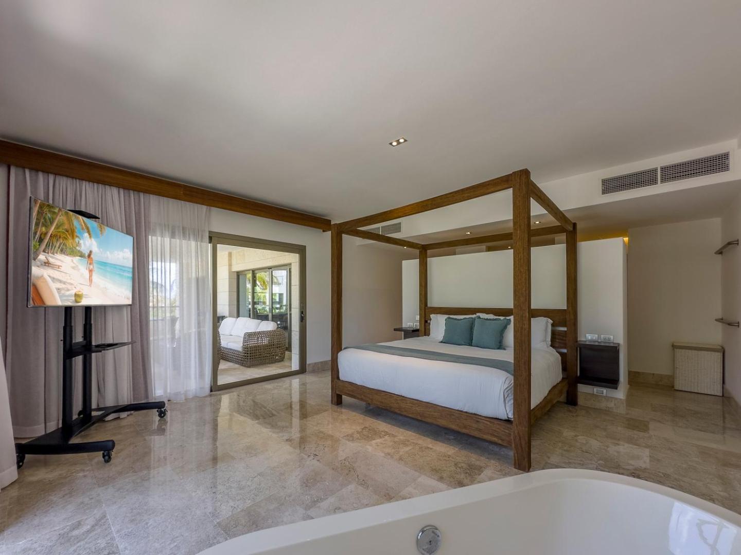 3br Beachfront Luxury W/first Class Amenities Apartment