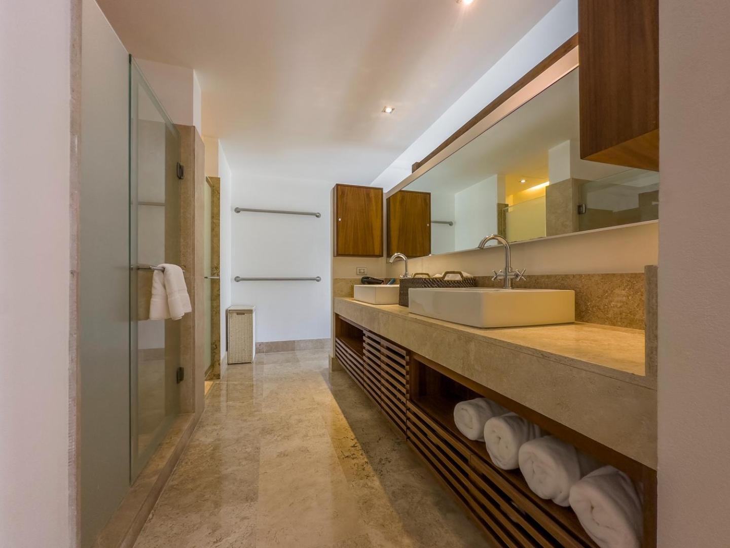 3br Beachfront Luxury W/first Class Amenities Apartment Cancun