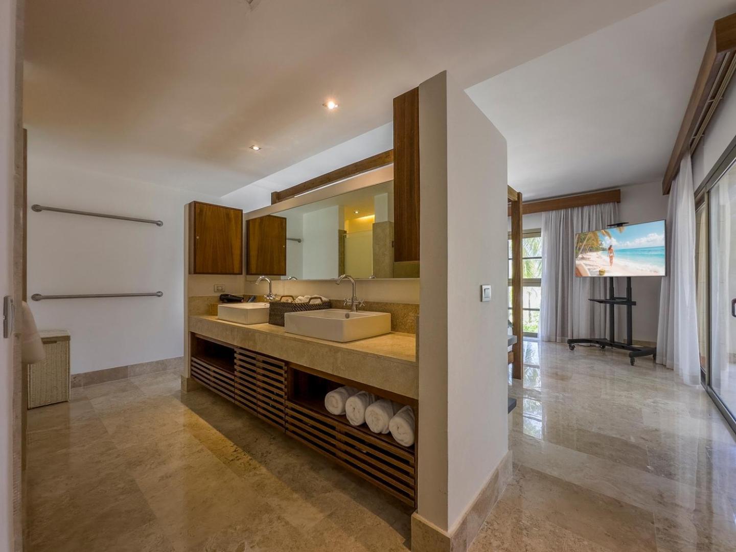 3br Beachfront Luxury W/first Class Amenities *