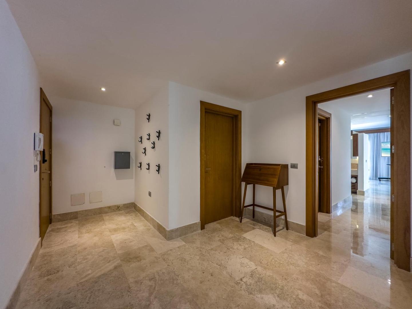 3br Beachfront Luxury W/first Class Amenities Apartment *