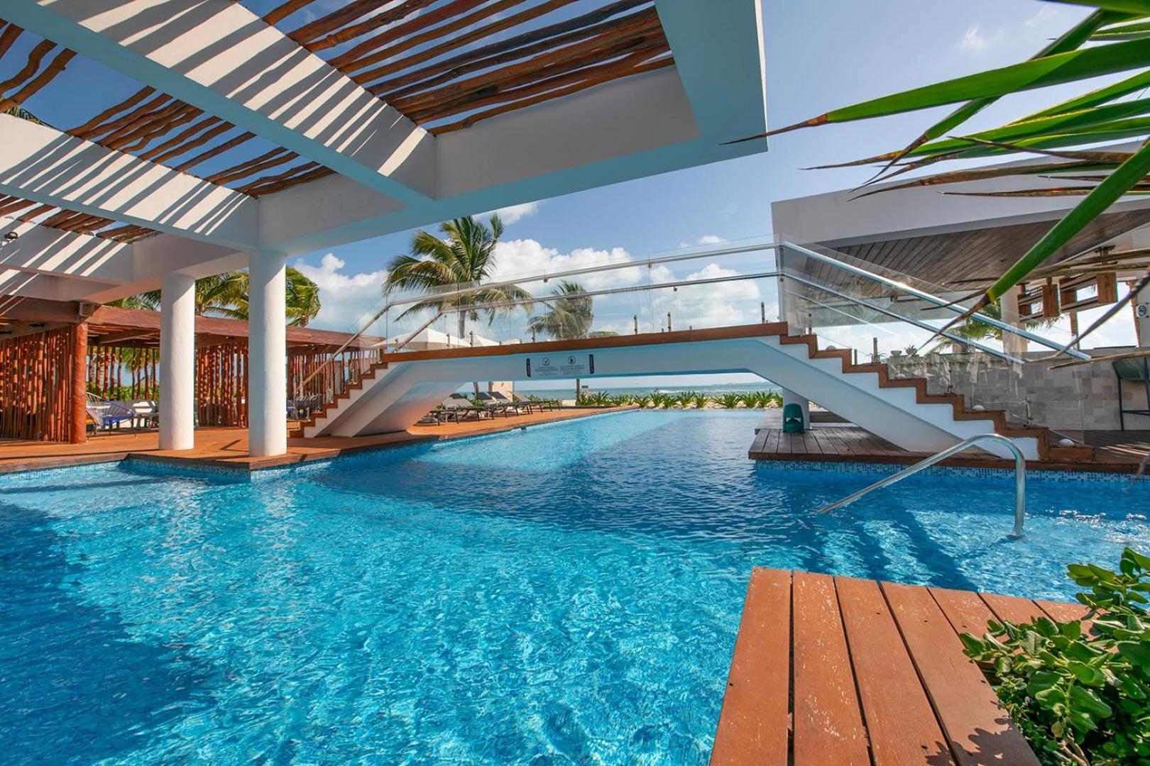 3br Beachfront Luxury W/first Class Amenities Apartment *