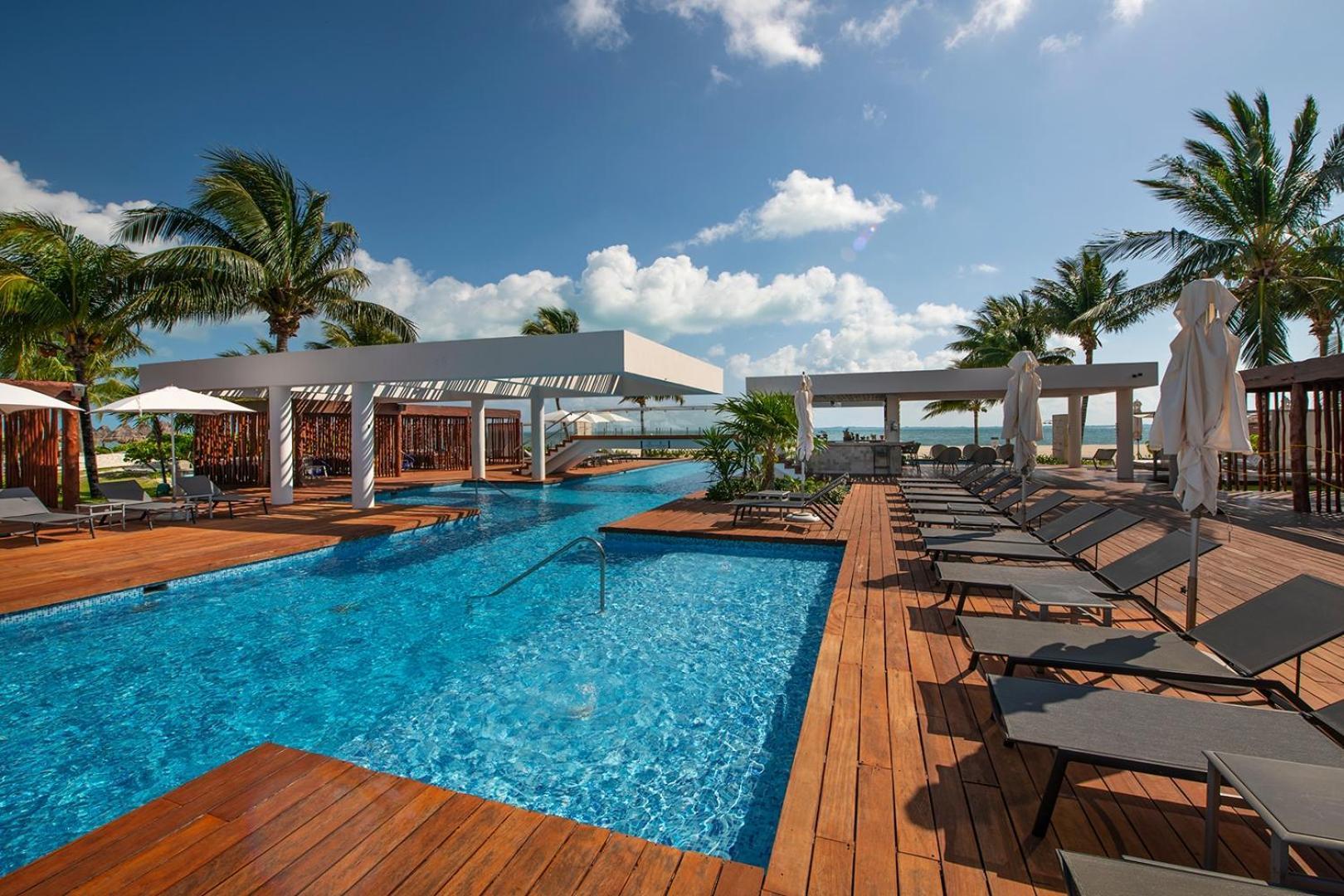 Apartment 3br Beachfront Luxury W/first Class Amenities