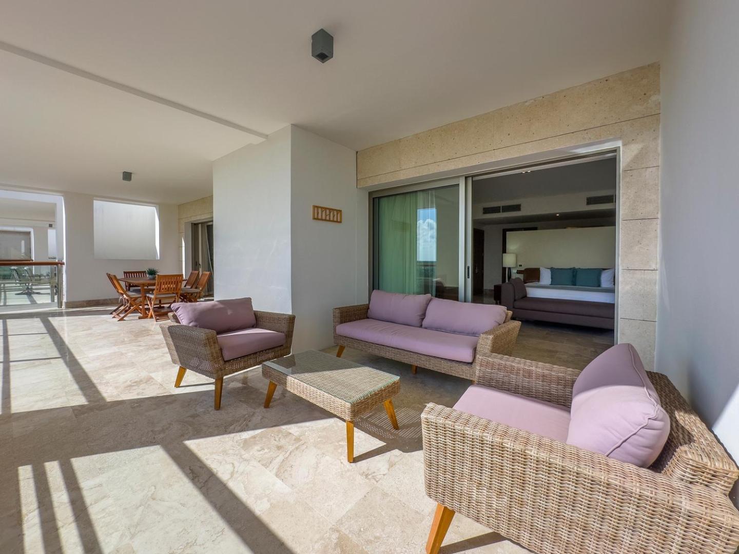 2br & Marina Front W/ Features Apartment *