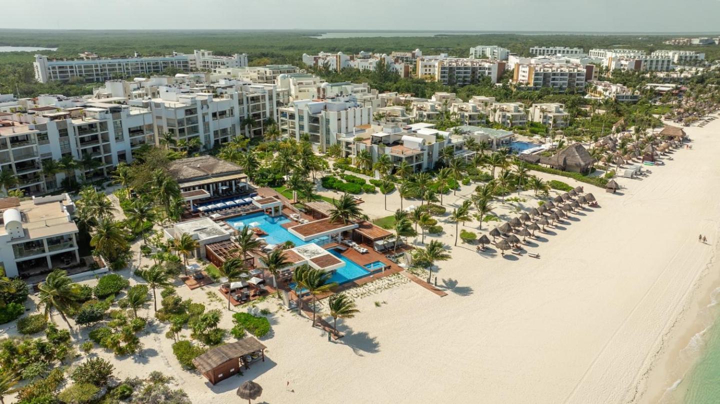 Apartment 2br & Marina Front W/ Features