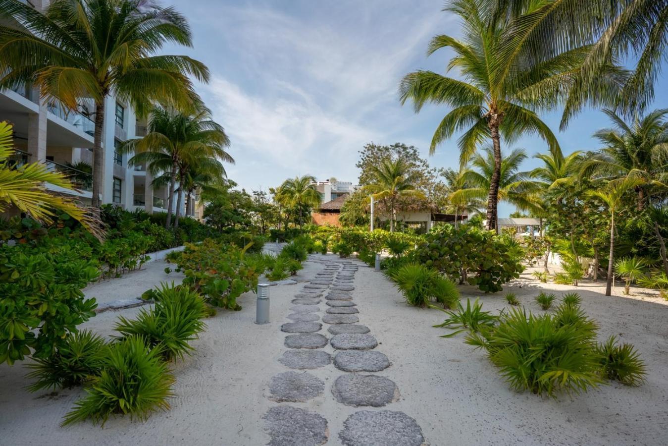 2br & Marina Front W/ Features Apartment Cancún