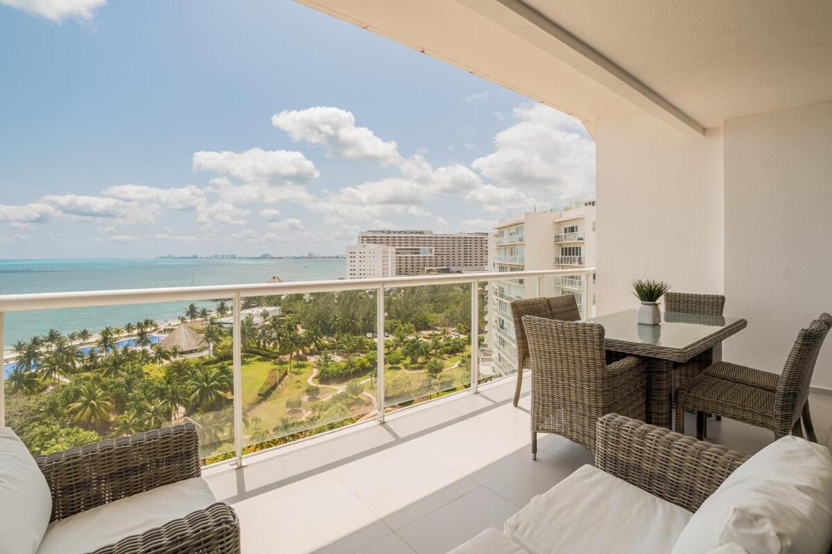 Waves Beachfront 2 Bdr By Casa Paraiso