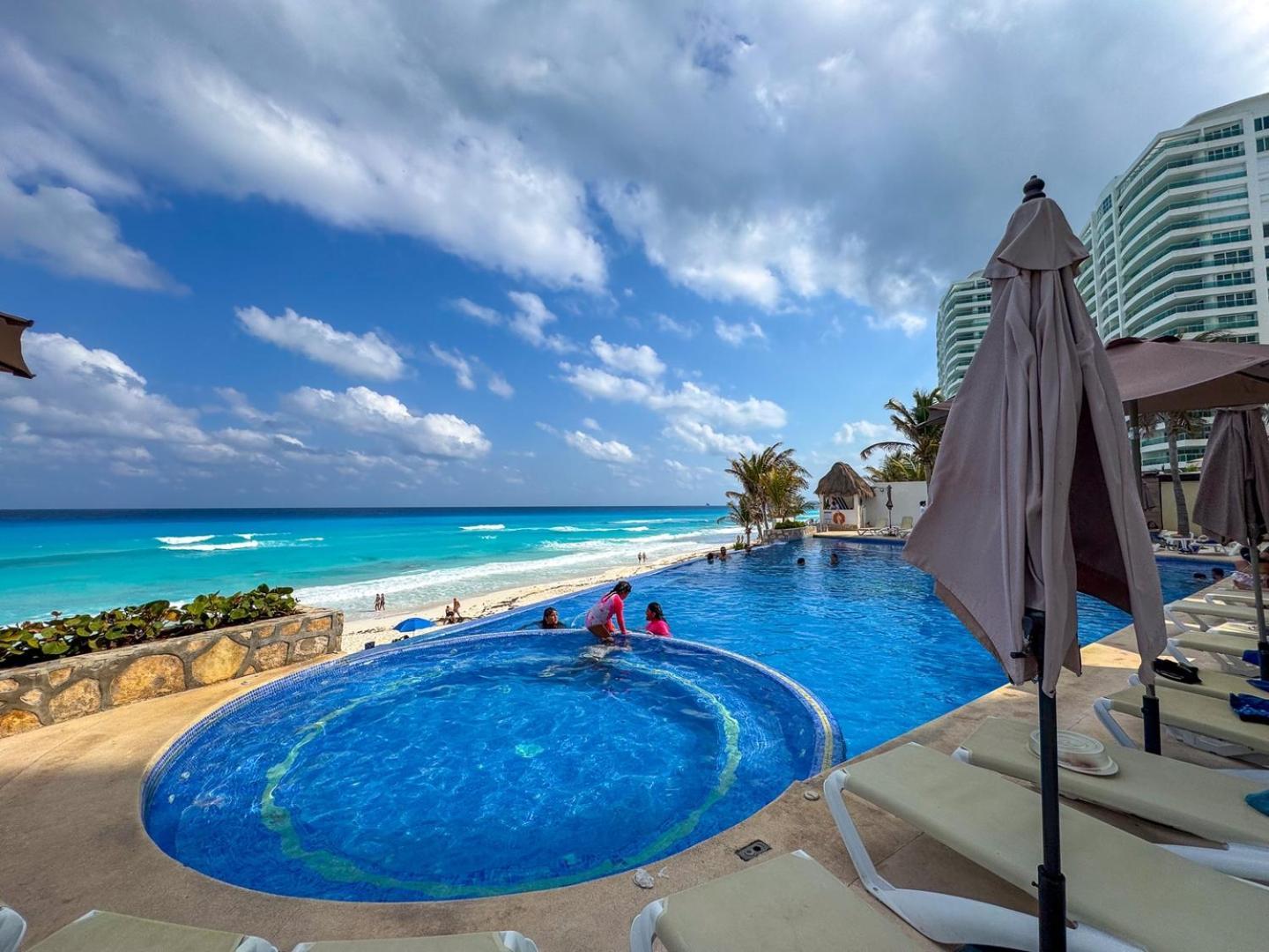With Balcony, Access & Comfort, Pool *