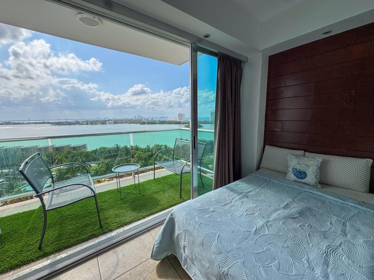 With Balcony, Access & Comfort, Pool