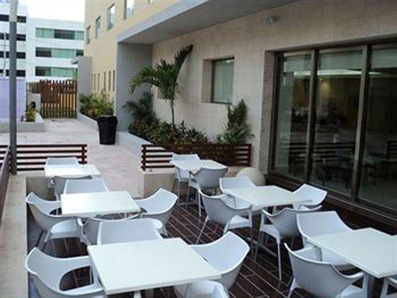 Wyndham Garden Downtown Hotel 4*