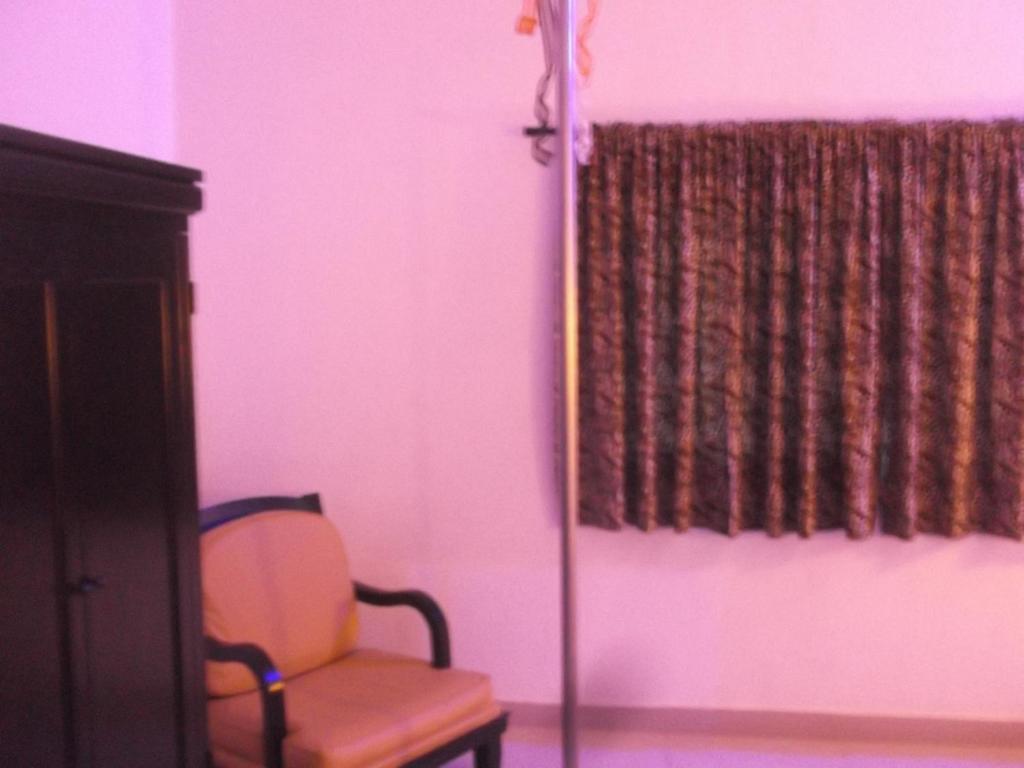 Del Rey Love hotel