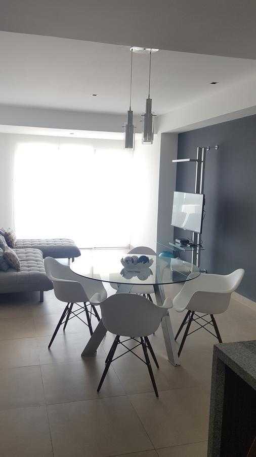 Malecon 9 Y 12 Apartment *