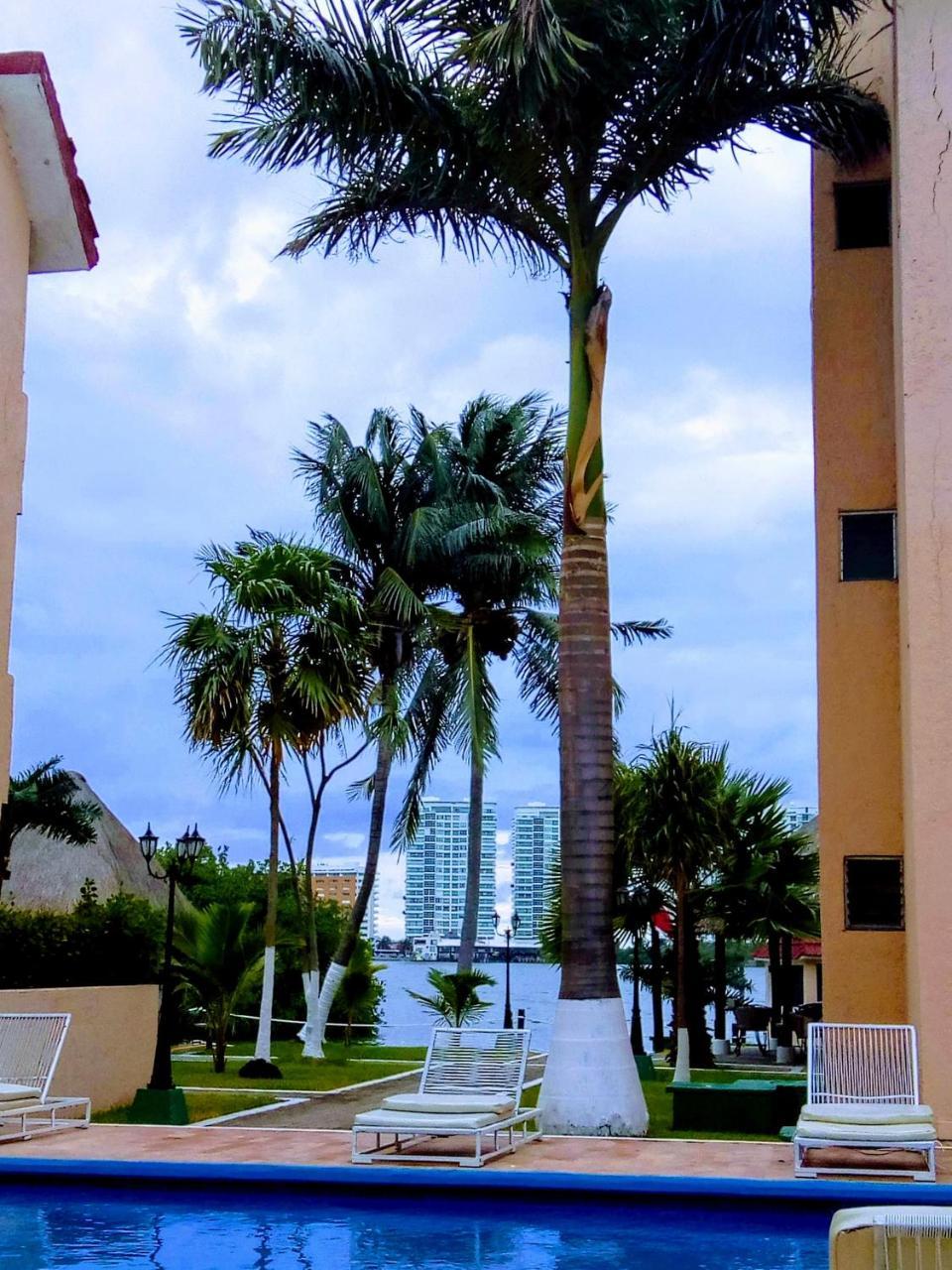 Grand Royal Lagoon *