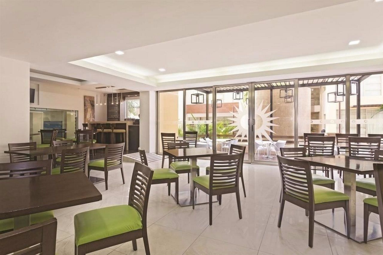 Wyndham Garden Downtown Hotel 4*