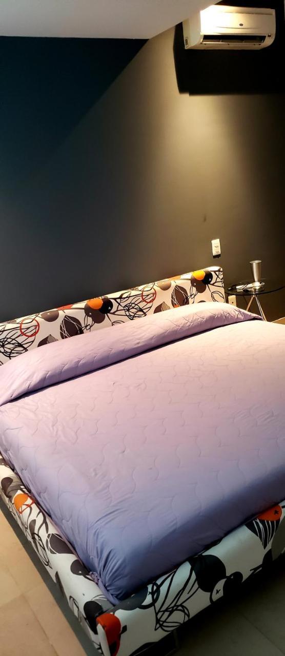Malecon 9 Y 12 Apartment
