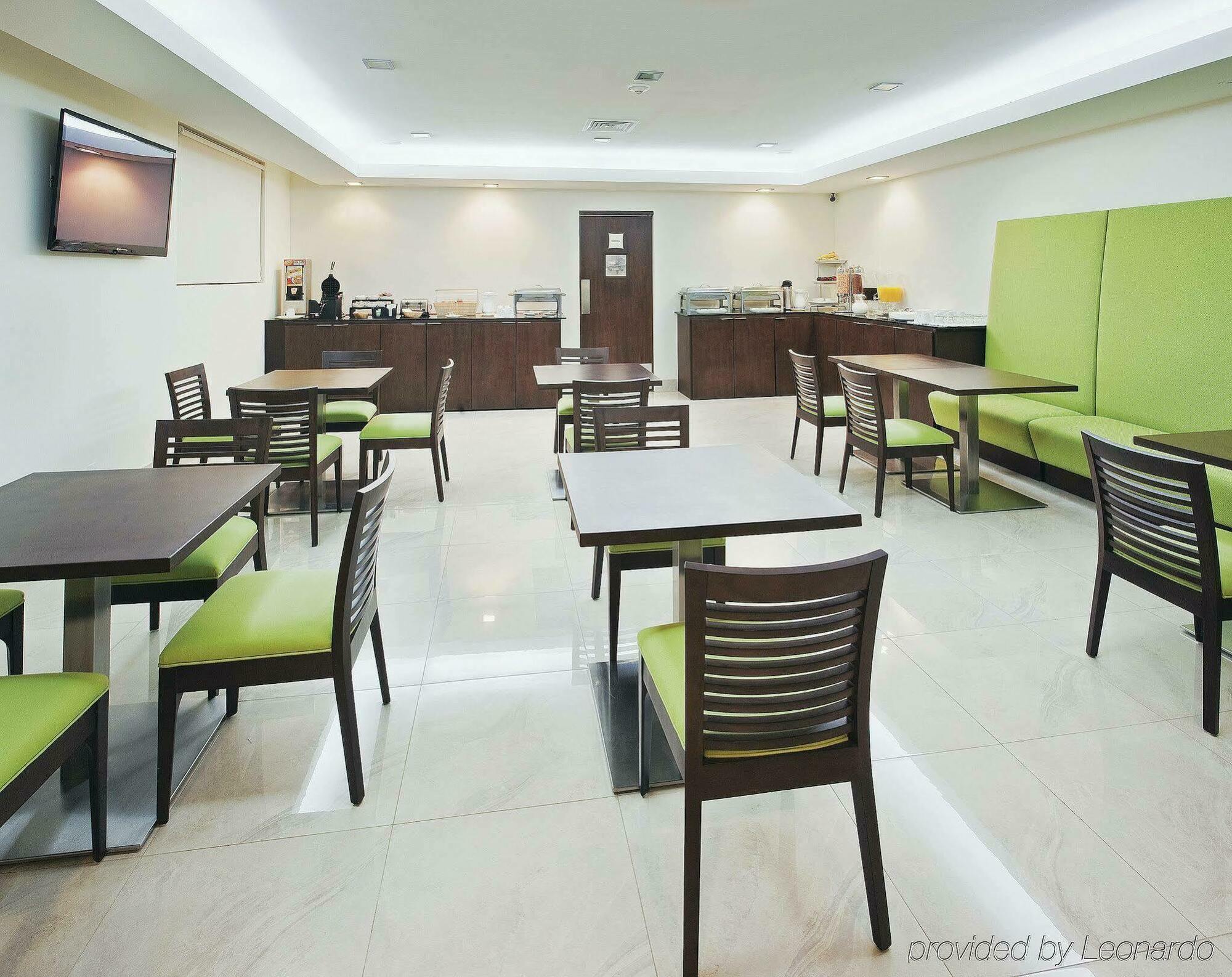 Wyndham Garden Downtown 4*