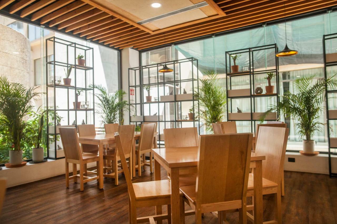 Wyndham Garden Downtown Hotel 4*