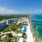 Hermoso Condo De 2 Habitaciones Frente Al Caribe