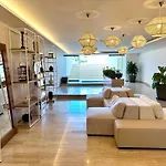 3Br Luxury Oceanfront Apt W Pool, Gym & Views