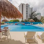 Stunning! 2 Bdrm Beach/Oceanfront Condo On Cancun Beach - Hotel Zone