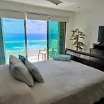 Modern Penthouse, Beautiful Ocean View, Cancun