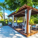 Las Gaviotas Hotel And Suites