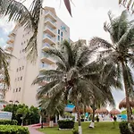 Stunning! 2 Bdrm Beach/Oceanfront Condo On Cancun Beach - Hotel Zone