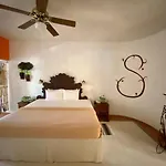 LABNA\' Suites Cancun