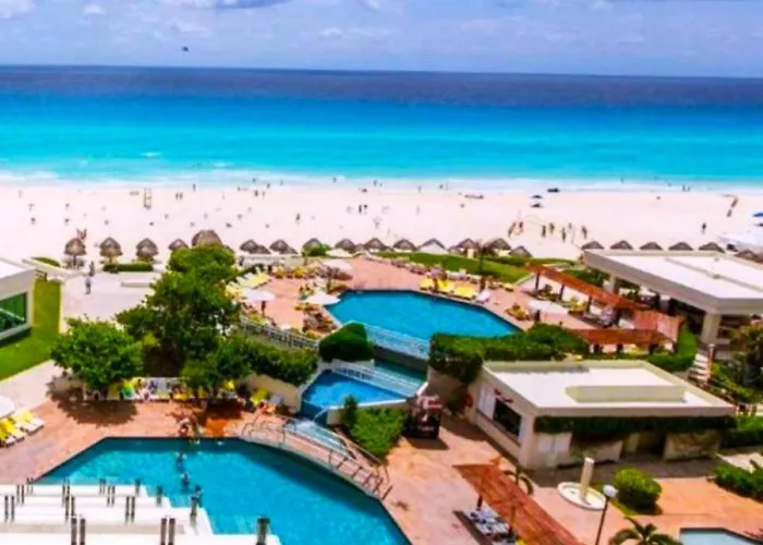 Zona Hotelera, Acceso A La Playa