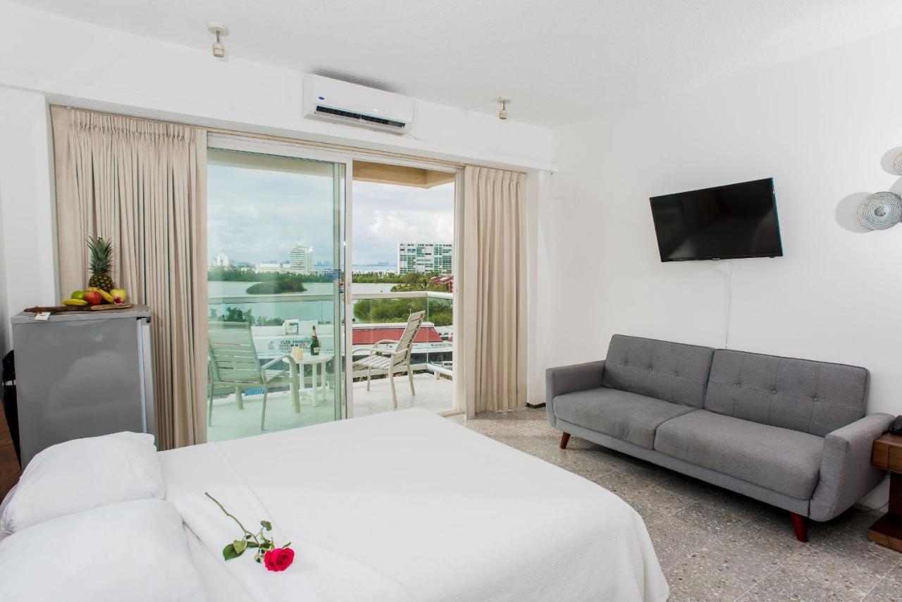 Stunning! 2 Bdrm Beach/oceanfront On Beach - Zone * Cancun