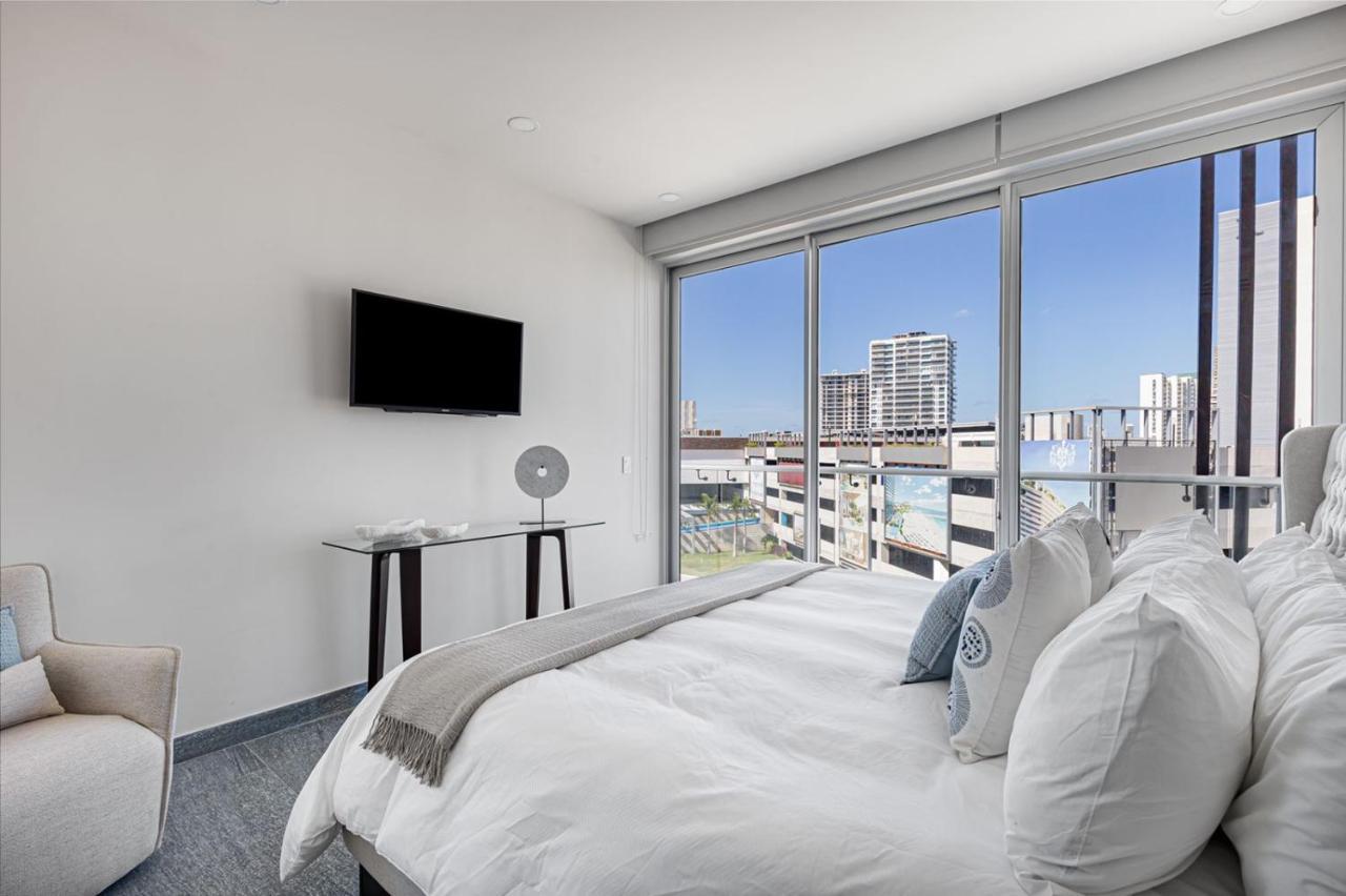 Apartment Luxury 3br Condo* Rooftop Pool, Near The
