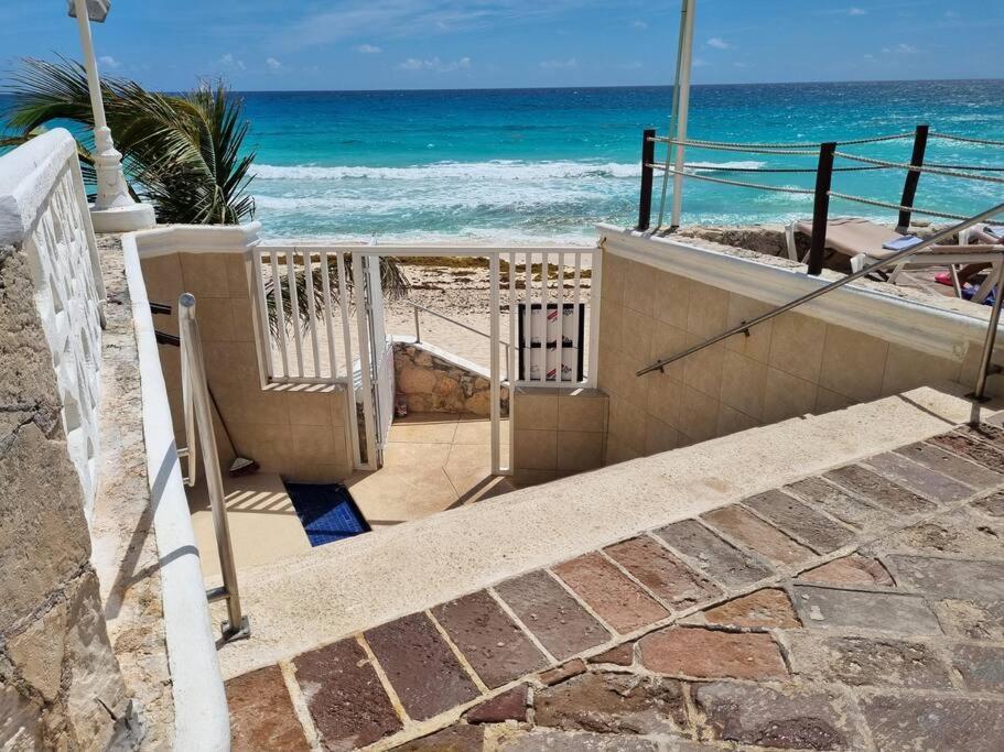 Plaza Ocean Front Apartment Cancun