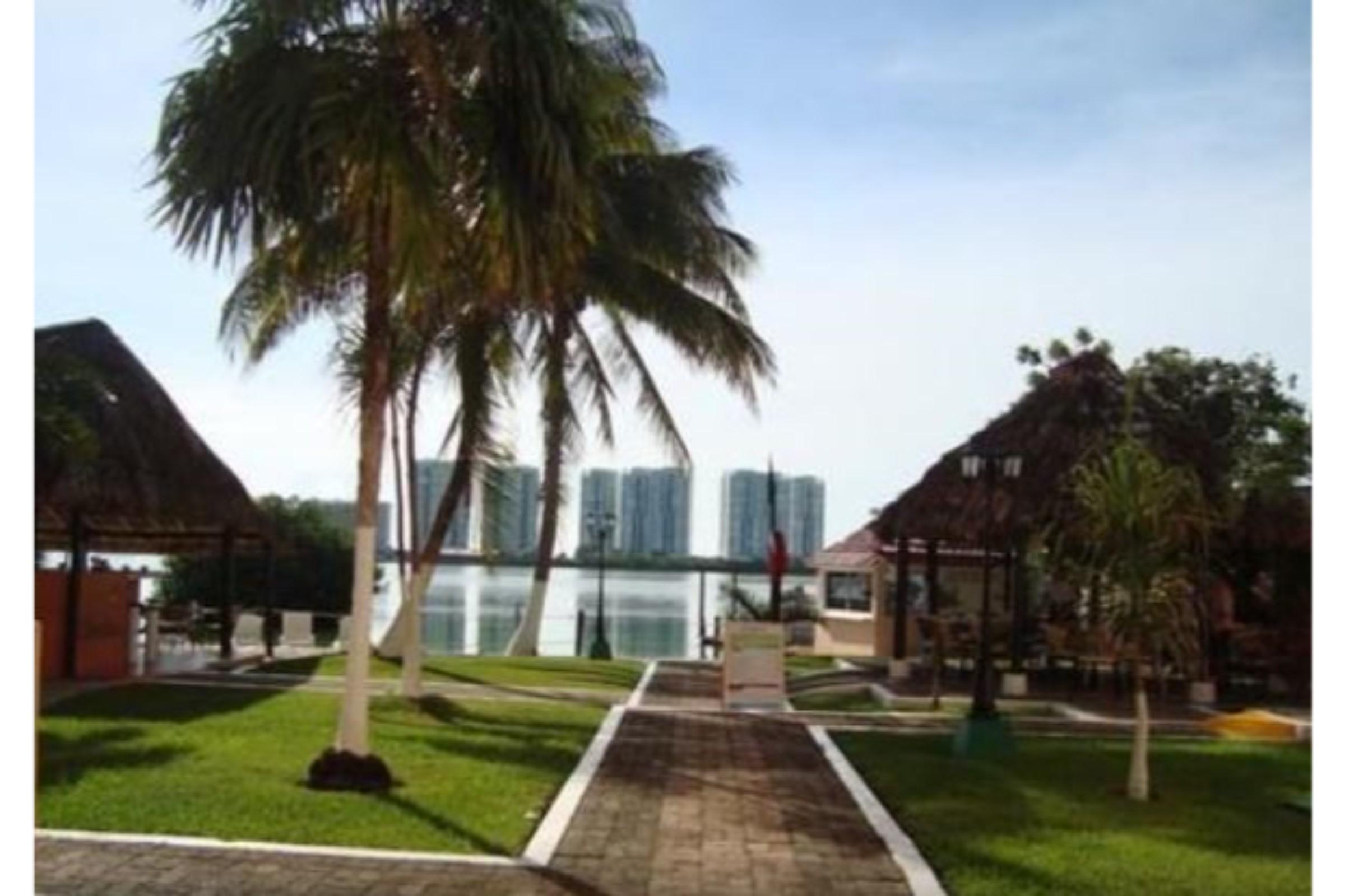 Hotel Grand Royal Lagoon