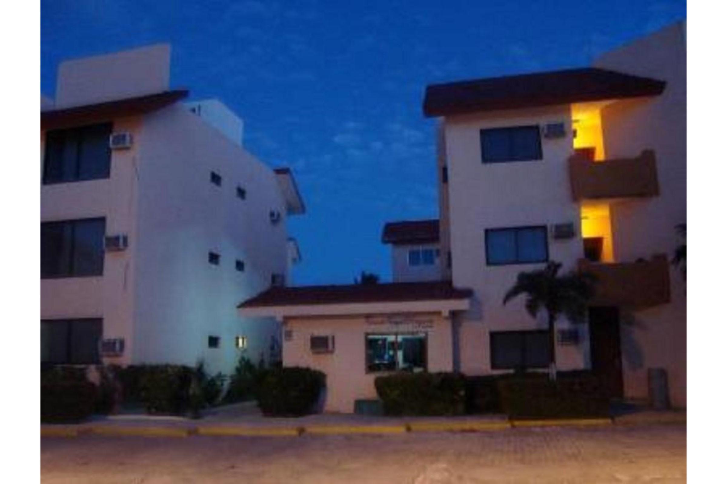 Grand Royal Lagoon Hotel *